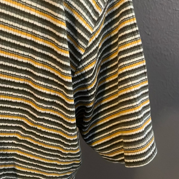 Vintage Basic Editions Tee - Picture 11 of 13